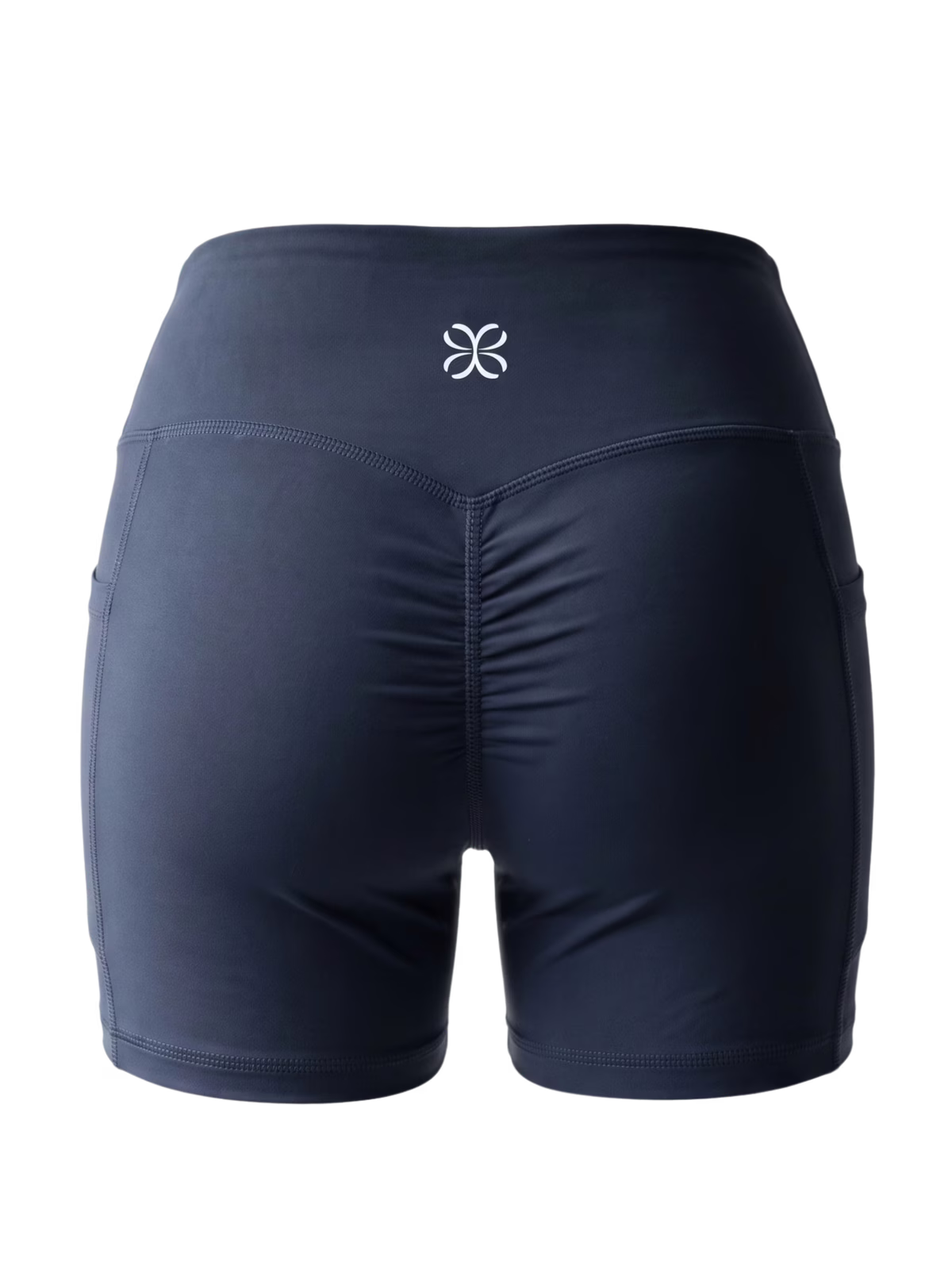 SCULPT Short Studio con Bolsillo · Azul Marino en color Azul Marino - Puesta en modelo en movimiento | AYA