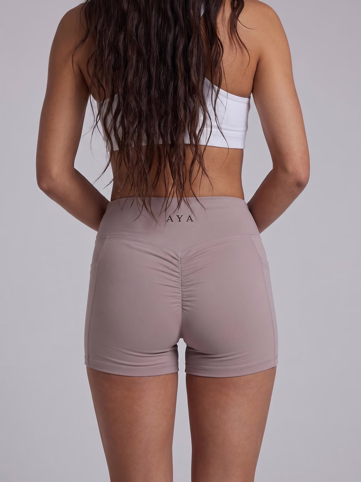 SCULPT Short Técnico con Bolsillo · Púrpura Ceniza en color Púrpura Ceniza - Vista posterior y espalda | AYA