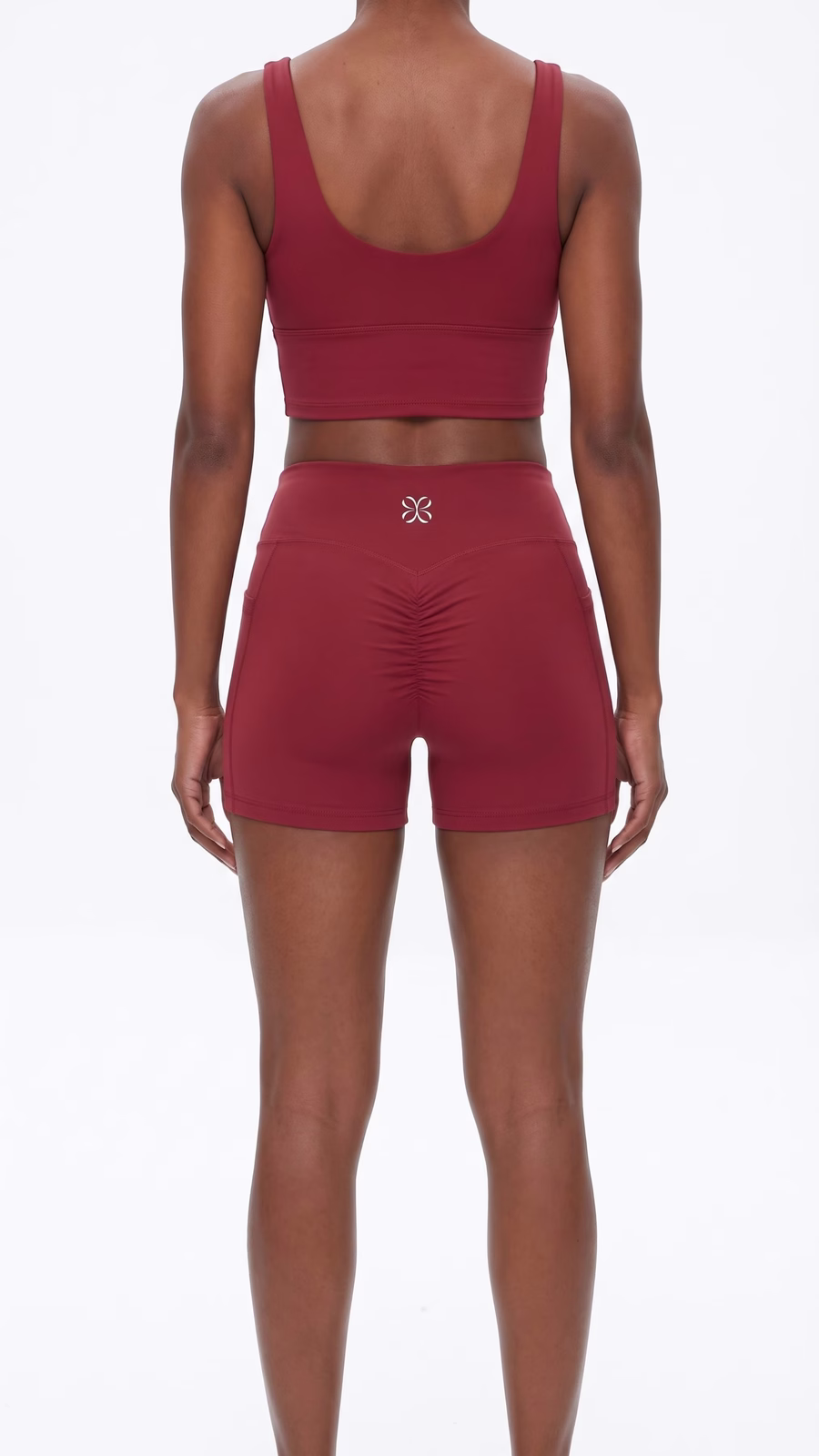 SCULPT Short Studio con Bolsillo · Rojo en color Rojo - Vista frontal de estudio | AYA