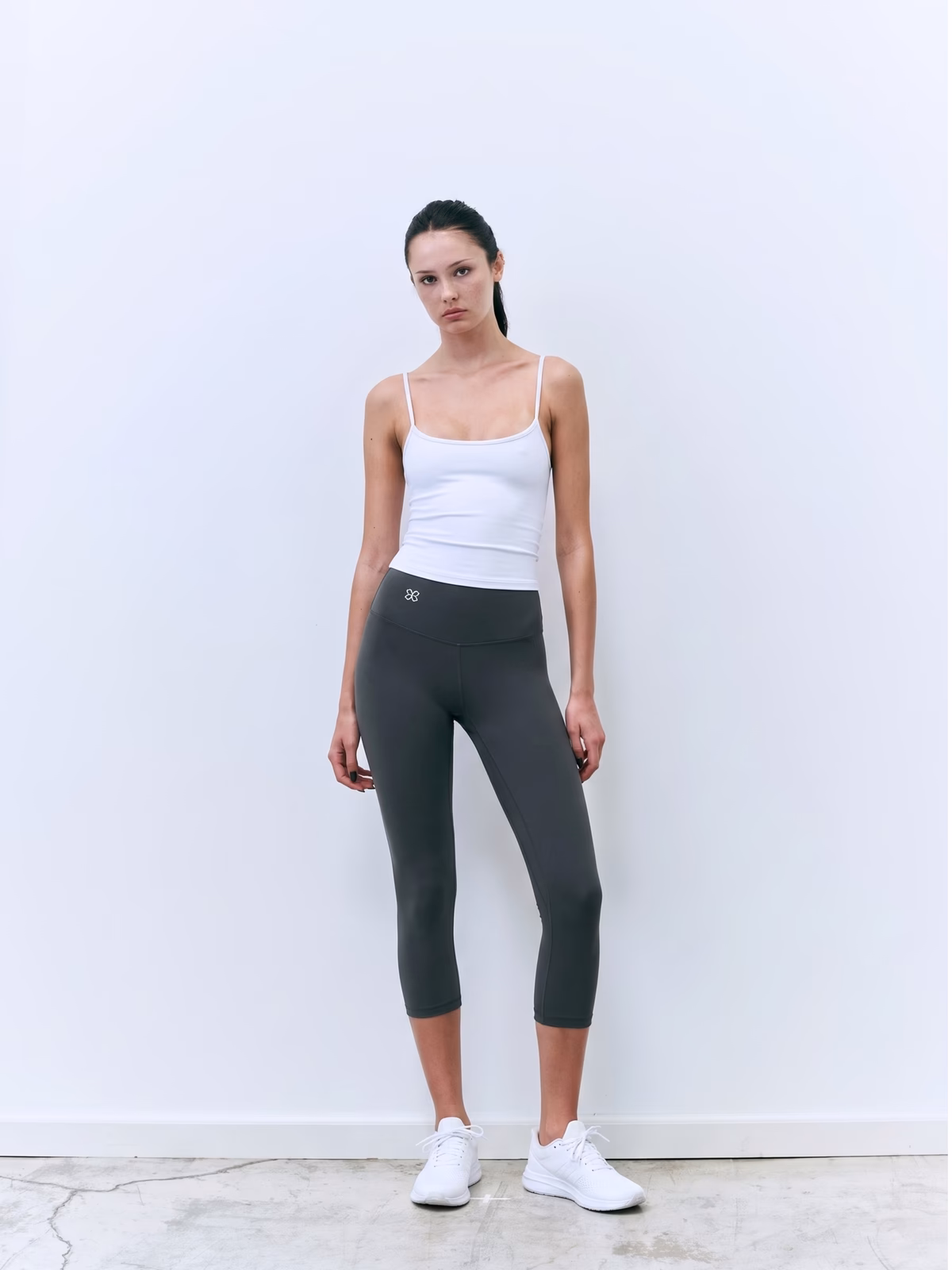 SCULPT High-Waisted Legging Capri · Gris Marengo en color Gris Marengo - Vista posterior y espalda | AYA